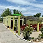Lakeside 아파트 *